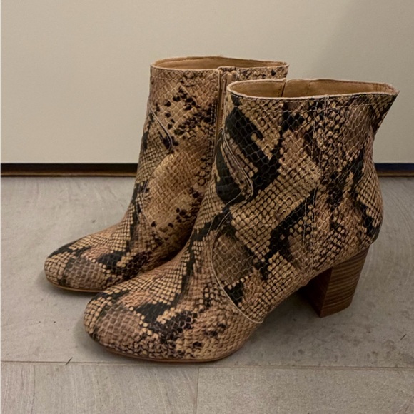 Lucky Brand Ankle Boots - Picture 2 of 6